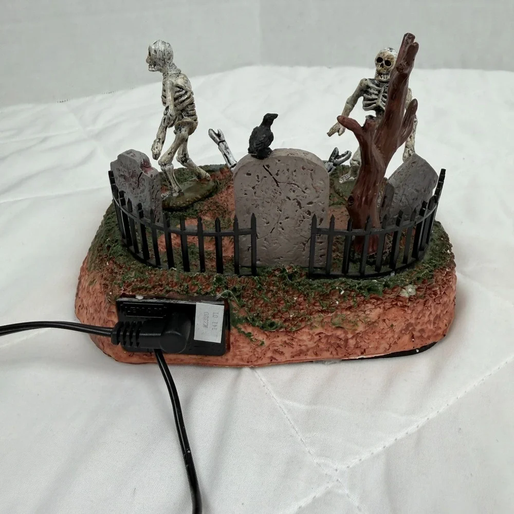 Halloween Lemax Spooky Town Long Time No See 2017 In Box With Cord - Lights Up!